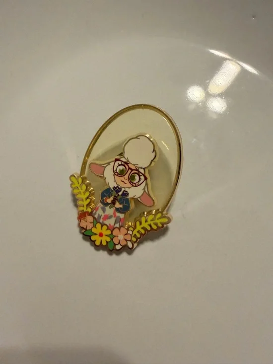 Disney "Zootopia" Assistant Mayor Bellwether enamel pin - Picture 2 of 8